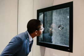 Exposition d'une montre en lévitation Exposition d'une montre en lévitation